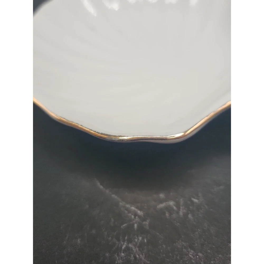 Vintage Avalon Treasures Porcelain Scallop Shell Trinket Dish Gold Trim White